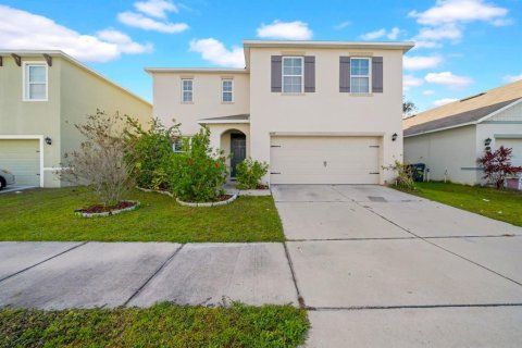 House in Auburndale, Florida 4 bedrooms, 225.94 sq.m. № 1554874 - photo 1
