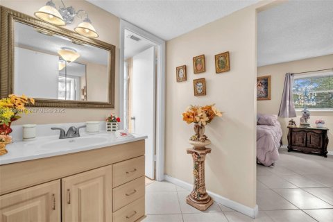Condo in Margate, Florida, 2 bedrooms  № 1992149 - photo 9