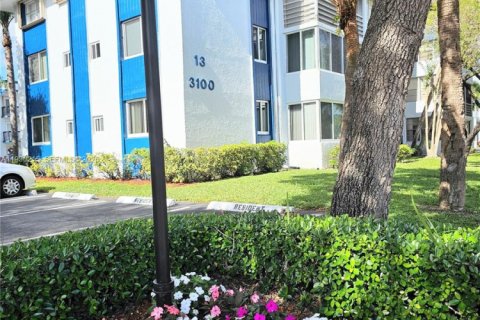 Condo in Margate, Florida, 2 bedrooms  № 1992149 - photo 12