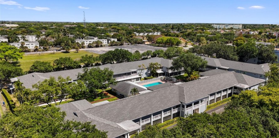 Condominio en Hollywood, Florida, 2 dormitorios № 1118560
