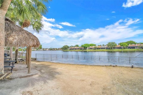 Copropriété à vendre à Pembroke Pines, Floride: 2 chambres, 79.15 m2 № 1939858 - photo 25