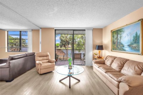 Copropriété à vendre à Pembroke Pines, Floride: 2 chambres, 79.15 m2 № 1939858 - photo 1