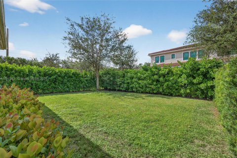 Купить виллу или дом в Холливуд, Флорида 4 спальни, 241.73м2, № 1968970 - фото 5