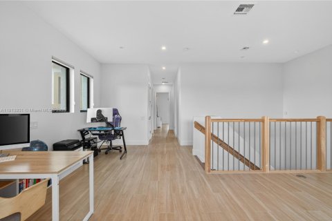 Купить виллу или дом в Холливуд, Флорида 4 спальни, 241.73м2, № 1968970 - фото 30