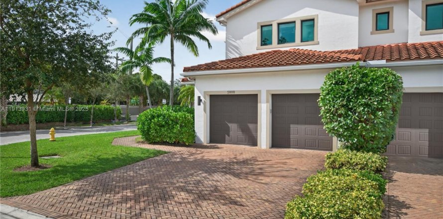 Дом в Холливуд, Флорида 4 спальни, 241.73м2 № 1968970