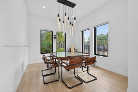 Купить виллу или дом в Холливуд, Флорида 4 спальни, 241.73м2, № 1968970 - фото 16