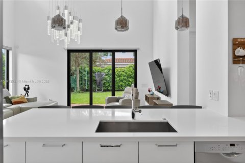 Купить виллу или дом в Холливуд, Флорида 4 спальни, 241.73м2, № 1968970 - фото 14