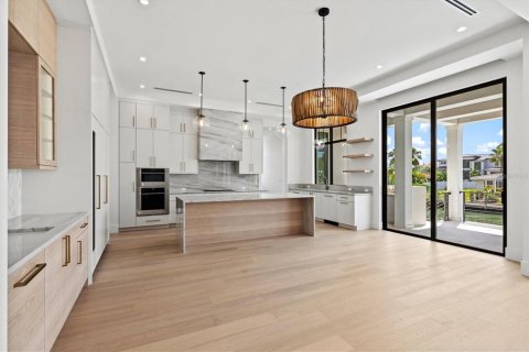 House in Longboat Key, Florida 4 bedrooms, 347.18 sq.m. № 1907732 - photo 14