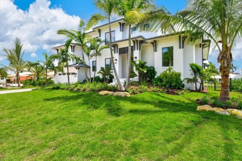 House in Longboat Key, Florida 4 bedrooms, 347.18 sq.m. № 1907732 - photo 3