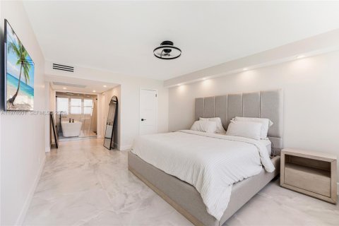 Снять в аренду кондоминиум в Халландейл-Бич, Флорида 2 спальни, 102.19м2, № 2033570 - фото 13