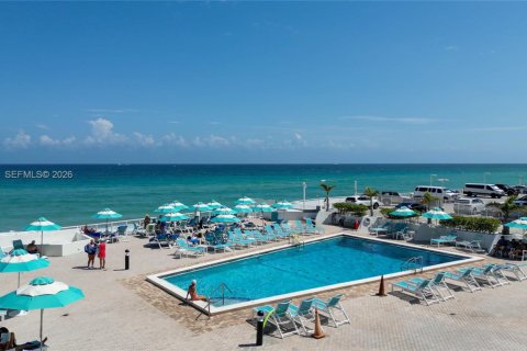 Снять в аренду кондоминиум в Халландейл-Бич, Флорида 2 спальни, 102.19м2, № 2033570 - фото 22