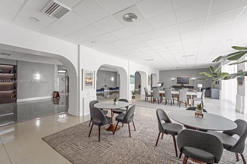 Снять в аренду кондоминиум в Халландейл-Бич, Флорида 2 спальни, 102.19м2, № 2033570 - фото 29