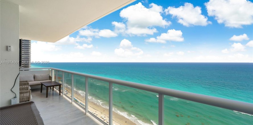 Кондоминиум с 2 спальнями в Халландейл-Бич, Флорида № 2033570