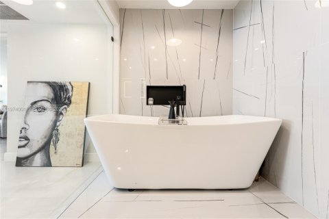 Снять в аренду кондоминиум в Халландейл-Бич, Флорида 2 спальни, 102.19м2, № 2033570 - фото 16