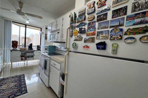 Condo in Pompano Beach, Florida, 1 bedroom  № 1688803 - photo 17