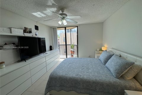 Condo in Pompano Beach, Florida, 1 bedroom  № 1688803 - photo 21