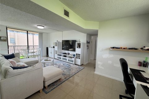 Condo in Pompano Beach, Florida, 1 bedroom  № 1688803 - photo 8