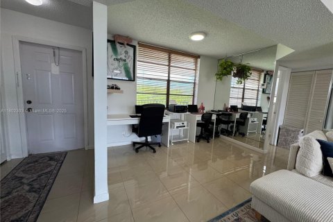 Condo in Pompano Beach, Florida, 1 bedroom  № 1688803 - photo 6