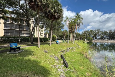 Condo in Pompano Beach, Florida, 1 bedroom  № 1688803 - photo 30