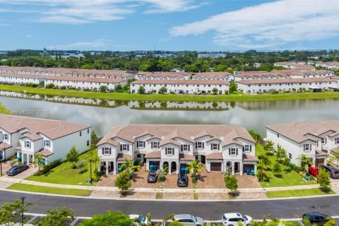 Touwnhouse à louer à Miami, Floride: 3 chambres, 133.97 m2 № 1956685 - photo 23