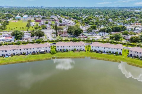 Touwnhouse à louer à Miami, Floride: 3 chambres, 133.97 m2 № 1956685 - photo 26