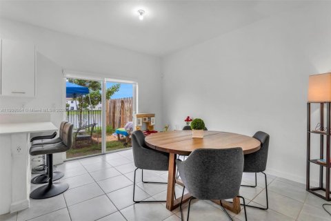 Touwnhouse à louer à Miami, Floride: 3 chambres, 133.97 m2 № 1956685 - photo 5