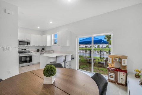 Touwnhouse à louer à Miami, Floride: 3 chambres, 133.97 m2 № 1956685 - photo 6