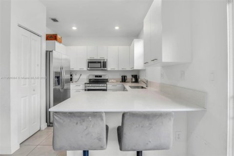 Touwnhouse à louer à Miami, Floride: 3 chambres, 133.97 m2 № 1956685 - photo 9