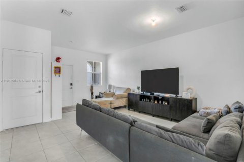 Touwnhouse à louer à Miami, Floride: 3 chambres, 133.97 m2 № 1956685 - photo 4