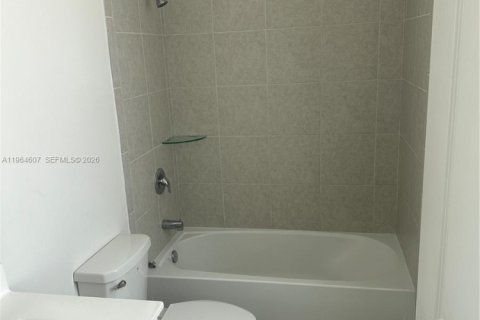 Купить таунхаус в Хомстед, Флорида 3 спальни, 157.38м2, № 2081129 - фото 10