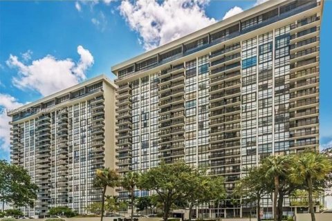 Copropriété à louer à Miami, Floride: 2 chambres, 91.97 m2 № 2023937 - photo 15