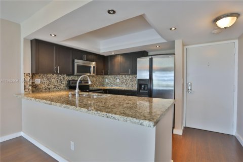 Copropriété à louer à Miami, Floride: 2 chambres, 91.97 m2 № 2023937 - photo 4