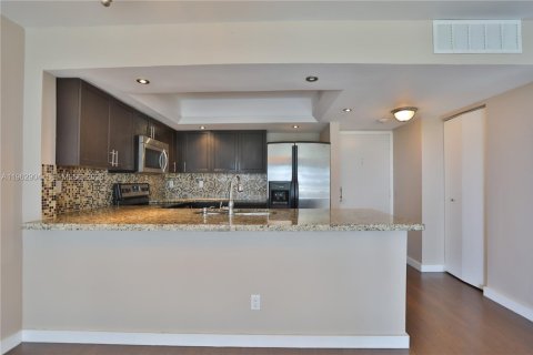 Copropriété à louer à Miami, Floride: 2 chambres, 91.97 m2 № 2023937 - photo 6