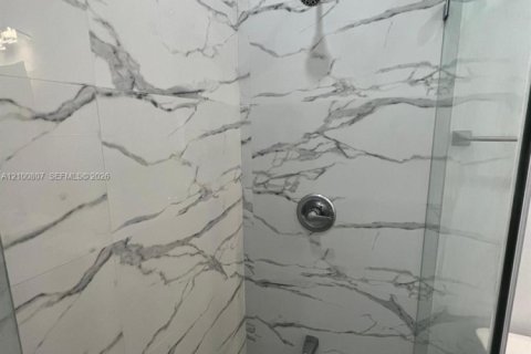 Immobilier commercial à louer à Miami, Floride: 1 chambre, 37.16 m2 № 2401648 - photo 8