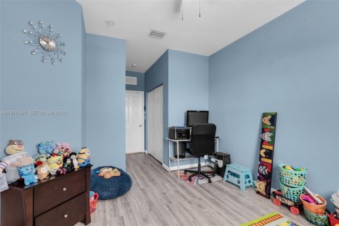 House in Homestead, Florida 4 bedrooms, 151.62 sq.m. № 2045968 - photo 25