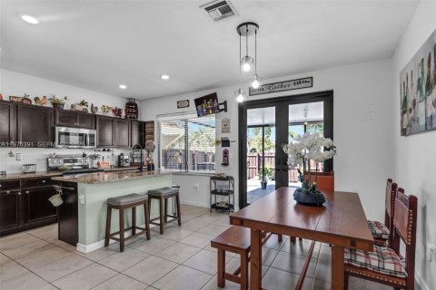 House in Homestead, Florida 4 bedrooms, 151.62 sq.m. № 2045968 - photo 4