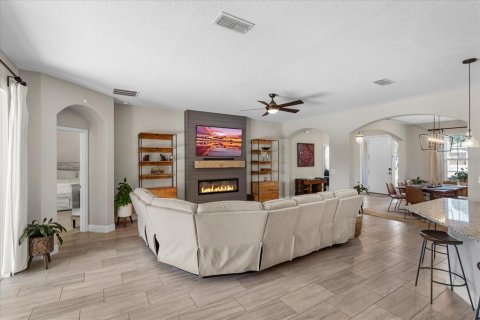 House in Apopka, Florida 4 bedrooms, 230.86 sq.m. № 1902381 - photo 9