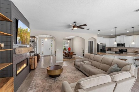 House in Apopka, Florida 4 bedrooms, 230.86 sq.m. № 1902381 - photo 12