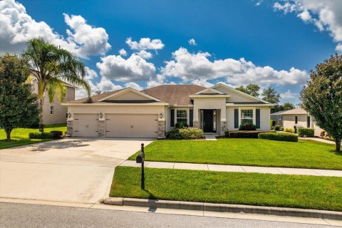 House in Apopka, Florida 4 bedrooms, 230.86 sq.m. № 1902381 - photo 1