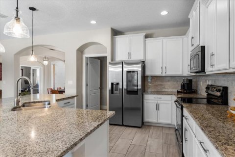 House in Apopka, Florida 4 bedrooms, 230.86 sq.m. № 1902381 - photo 15