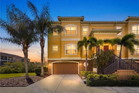 Townhouse in New Port Richey, Florida 3 bedrooms, 233.18 sq.m. № 2114466