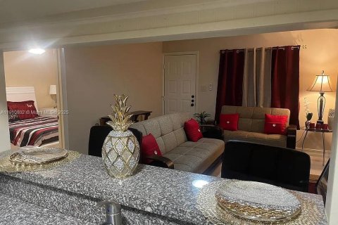 Appartement à louer à Tamarac, Floride: 1 chambre, 51.1 m2 № 1965979 - photo 2