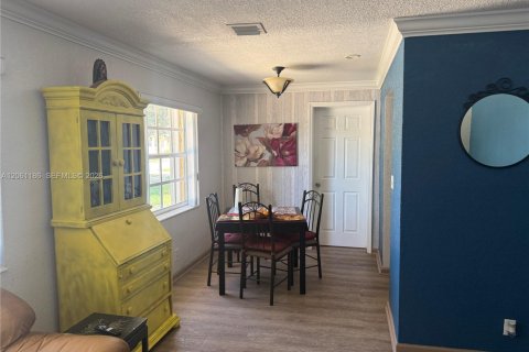 Villa ou maison à vendre à Davie, Floride: 3 chambres, 117.52 m2 № 2273794 - photo 13