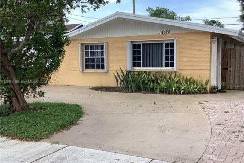 Villa ou maison à vendre à Davie, Floride: 3 chambres, 117.52 m2 № 2273794 - photo 4