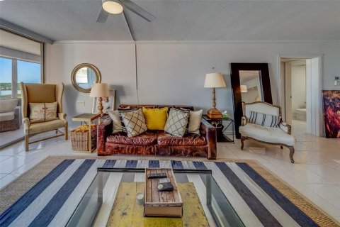 Condominio en alquiler en Redington Shores, Florida, 1 dormitorio, 98.48 m2 № 1615375 - foto 13