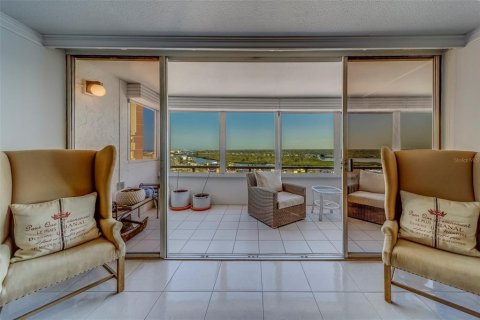 Condominio en alquiler en Redington Shores, Florida, 1 dormitorio, 98.48 m2 № 1615375 - foto 16