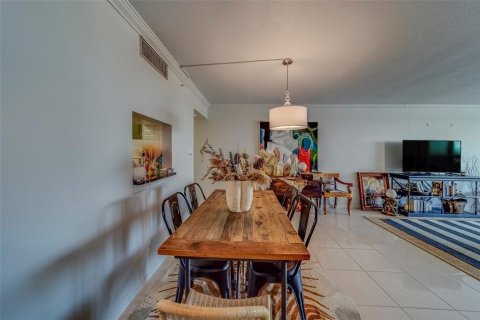Condominio en alquiler en Redington Shores, Florida, 1 dormitorio, 98.48 m2 № 1615375 - foto 9