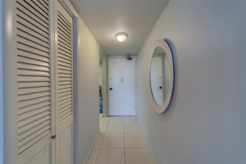 Condominio en alquiler en Redington Shores, Florida, 1 dormitorio, 98.48 m2 № 1615375 - foto 3