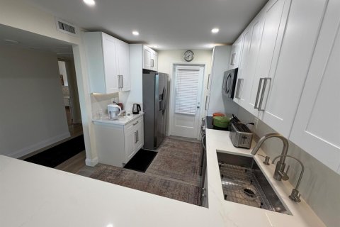 Copropriété à vendre à Pompano Beach, Floride: 3 chambres, 129.13 m2 № 2252417 - photo 2