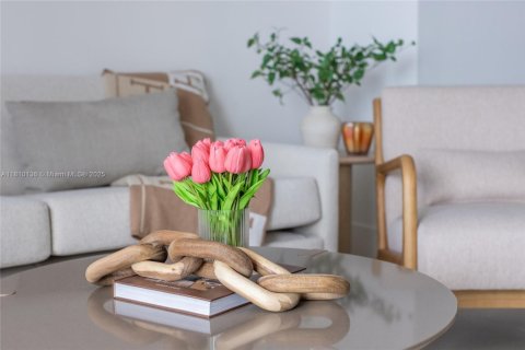 Condominio en alquiler en Miami, Florida, 3 dormitorios, 115.76 m2 № 2012170 - foto 22